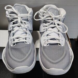 Nike Kyrie Infinity TB Wolf Gray White DO9616-001 Mens Sz 11.5 Basketball Shoes